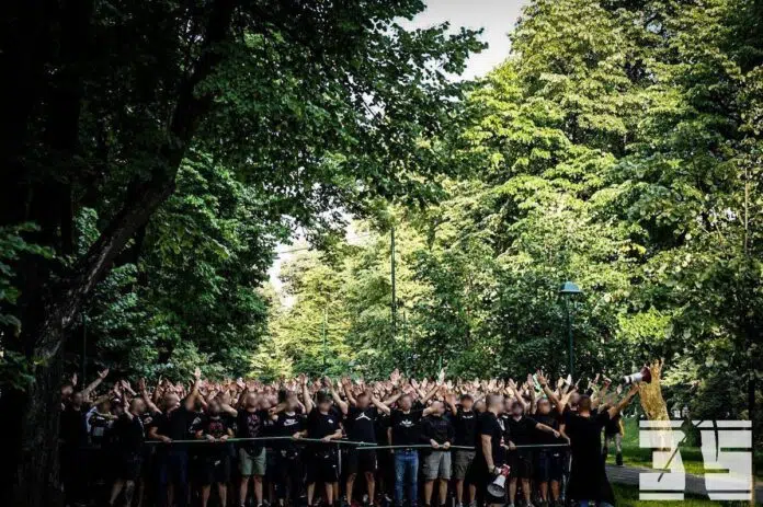 Horde Zla Dosle Pred Zgradu Fsbih I Okacile Fantasticnu Parolu