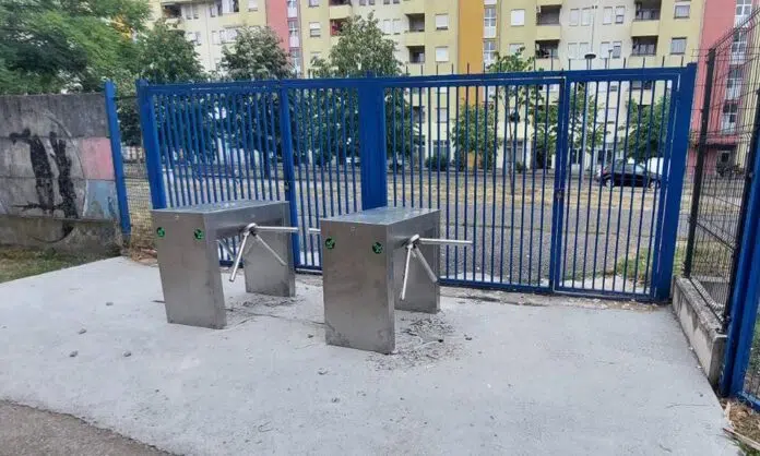 Na Gradskom stadionu počelo postavljanje elektronskih čitača ulaznica Na Gradskom Stadionu Pocelo Postavljanje Elektronskih Citaca Ulaznica