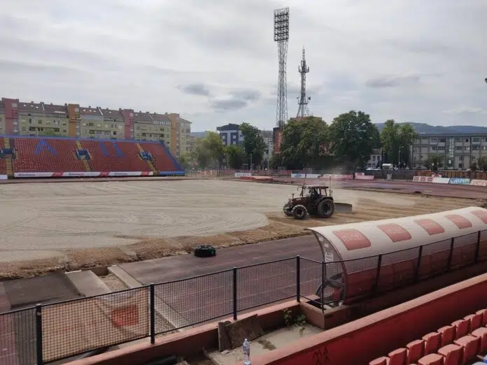 Pogledajte kako napreduju radovi na rekonstrukciji travnjaka na Gradskom stadionu Pogledajte Kako Napreduju Radovi Na Rekonstrukciji Travnjaka Na Gradskom Stadionu