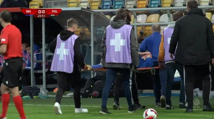 (VIDEO) Fudbaler Sarajeva ozbiljno povrijeđen nakon izuzetno neopreznog starta protivničkog Video Fudbaler Sarajeva Ozbiljno Povrijeden Nakon Izuzetno Neopreznog Starta Protivnickog