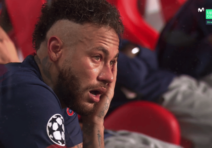 63428F98 Ec5C 41C4 8A76 49D50A0A0A6A Neymar Jugador Del Psg Llorando Desconsolado En La Final De La Champions 2019 20 Tras La Victoria Del Club Aleman Captura Movistarligadecampeones Preview