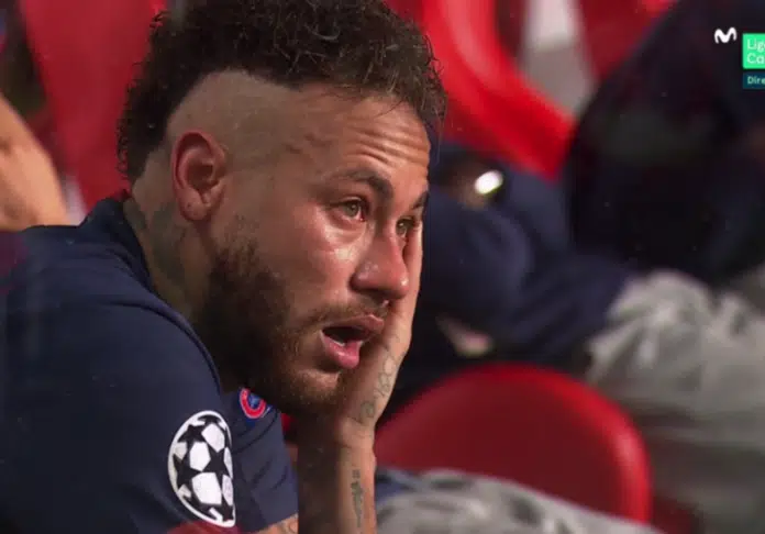 63428F98 Ec5C 41C4 8A76 49D50A0A0A6A Neymar Jugador Del Psg Llorando Desconsolado En La Final De La Champions 2019 20 Tras La Victoria Del Club Aleman Captura Movistarligadecampeones Preview