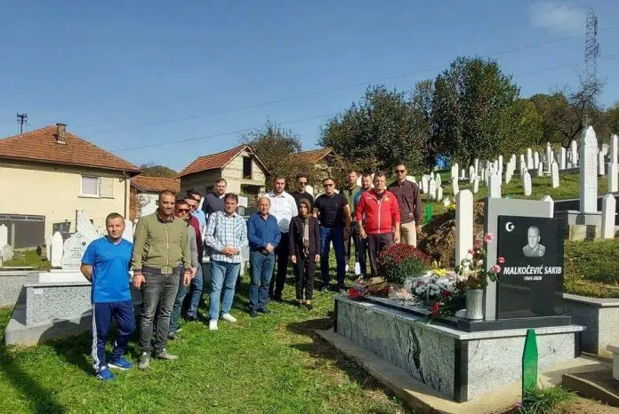 Dvije Godine Bez Legendarnog Sakiba Malkocevica Delegacija Slobode Obisla Mezar