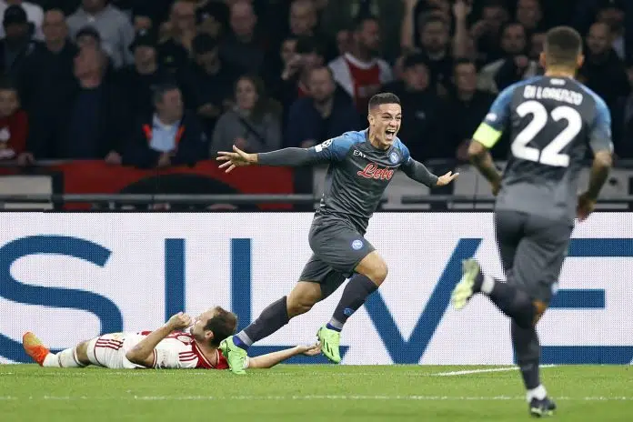 Ls Napoli Igra Fudbal Iz Snova Demoliran Ajaks U Amsterdamu