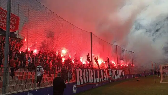 (VIDEO) Pogledajte veliku bakljadu kojom su Robijaši obilježili derbi sa Video Pogledajte Veliku Bakljadu Kojom Su Robijasi Obiljezili Derbi Sa