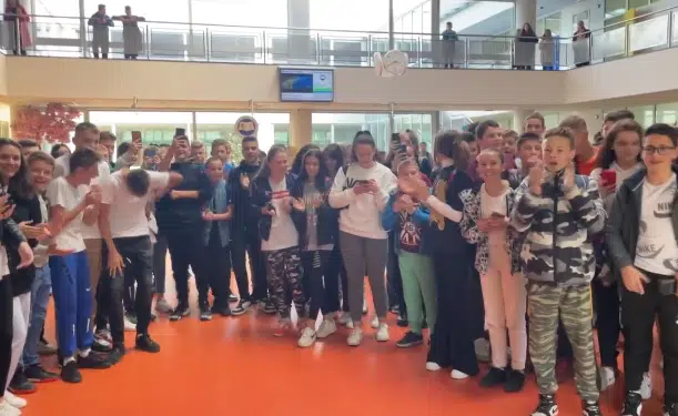 (VIDEO) Veliko oduševljenje nastalo u Hadžićima kada su se pojavli Video Veliko Odusevljenje Nastalo U Hadzicima Kada Su Se Pojavli