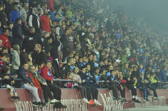 Ispunjene Tribine Na Gradskom Stadionu I Pecari Poboljsale Posjetu U
