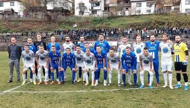 (VIDEO) Motornu pilu na rame i na utakmicu: Ovako je Video Motornu Pilu Na Rame I Na Utakmicu Ovako Je