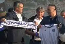 (VIDEO) Pjesma Manijaka i Tifina Grbavica na ulcinjskim ulicama Video Pjesma Manijaka I Tifina Grbavica Na Ulcinjskim Ulicama