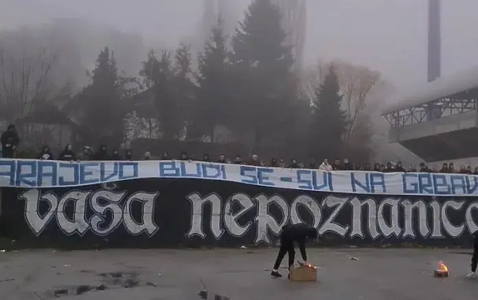 (VIDEO) Željini Manijaci vatrometom u 6:37 sati ‘‘probudili Sarajevo‘‘, pogledajte Video Zeljini Manijaci Vatrometom U 637 Sati ‘‘Probudili Sarajevo‘‘ Pogledajte