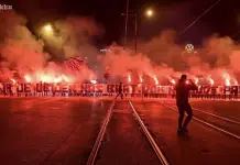 Navijači Željezničara blokirali saobraćaj na raskrsnici gdje je ubijen Mehmed Ramić: Dok ne bude pravde, nećemo stati Navijaci Zeljeznicara Blokirali Saobracaj Na Raskrsnici Gdje Je Ubijen Mehmed