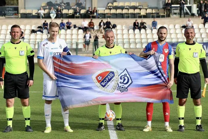 Igrači Borca i Dynama ponosno pozirali sa zastavom RS-a i Igraci Borca I Dynama Ponosno Pozirali Sa Zastavom Rs A I