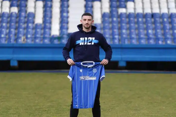 Zvanicno Plavi Predstavili Novog Fudbalera Zeljeznicar Je Najveci Klub U