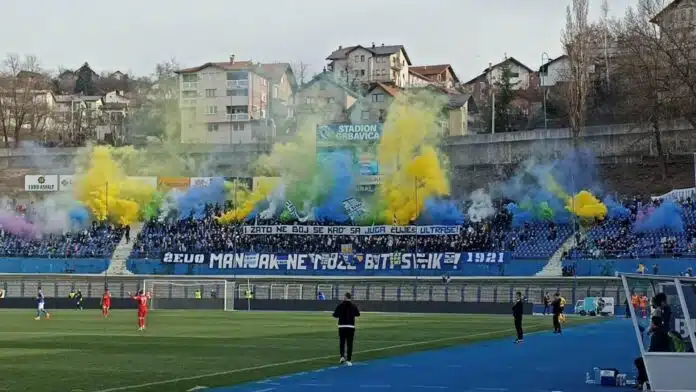 Video Pogledajte Veliku Bakljadu Manijaka Sa Otvorenja Drugog Poluvremena