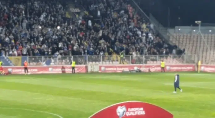 Video Zna Se Ko Je Miljenik Navijaca Edin Dzeko Dobio