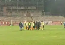 (FOTO) Veliki protesti fudbalera i stručnog štaba u finišu utakmice protiv Sloge Veliki Protesti Fudbalera I Strucnog Staba U Finisu Utakmice