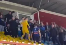 (VIDEO) Pogledajte iz drugog ugla sukob fudbalera Modriče i navijača Laktaša Video Pogledajte Iz Drugog Ugla Sukob Fudbalera Modrice I Navijaca