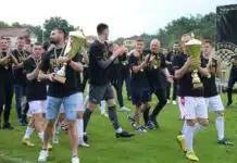 (FOTO) Pogledajte kako je Zrinjski proslavio duplu krunu zajedno sa navijačima Pogledajte Kako Je Zrinjski Proslavio Duplu Krunu Zajedno Sa