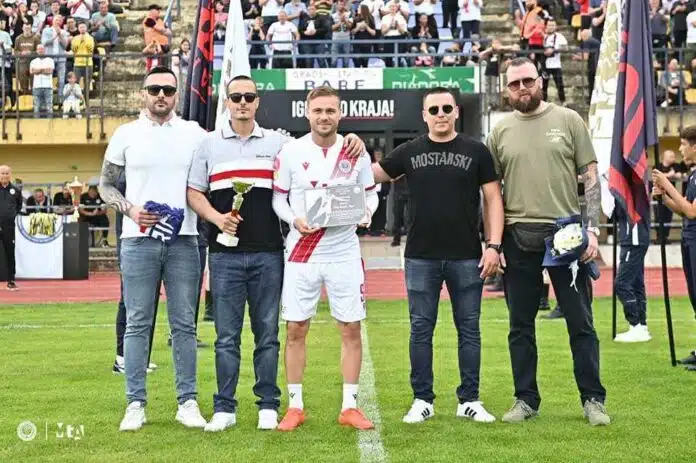 Sport1 Navijaci Zrinjskog Urucili Trofej Filip Sunjic