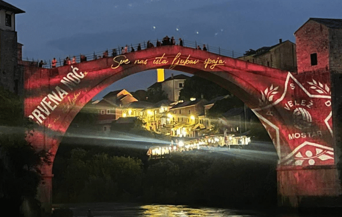Stari Most Veceras Ipak Nije Obojen U Boje Zrinjskog Evo