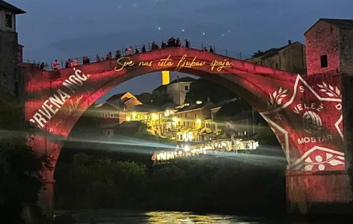 Stari Most Veceras Ipak Nije Obojen U Boje Zrinjskog Evo