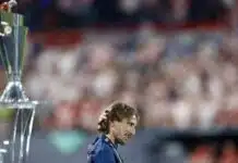 “Modrić je zaslužio ljepši kraj” Slike kako utučen prolazi pokraj trofeja su viralne! 648Ff0D5 1048 4Ab0 93Be 48Ec0A0A0A73 F3F82B8F 083D 49A1 B435 69800D09Da5E Preview