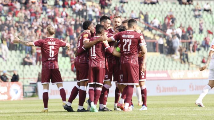 Petorica Fudbalera Napustaju Sarajevo Kvintet Nije Krenuo Na Pripreme U