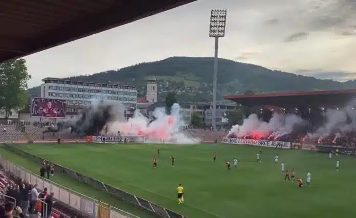 (VIDEO) Pogledajte bakljadu nakon vodećeg gola Čelika Video Pogledajte Bakljadu Nakon Vodeceg Gola Celika