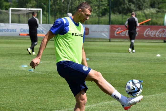Zmajevi Odradili Jutarnji Trening Trenirao I Edin Dzeko