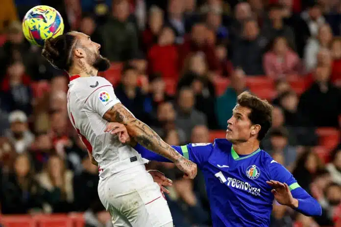 Nemanja Gudelj bosanskohercegovačkom klubu donirao sportsku opremu Nemanja Gudelj Bosanskohercegovackom Klubu Donirao Sportsku Opremu