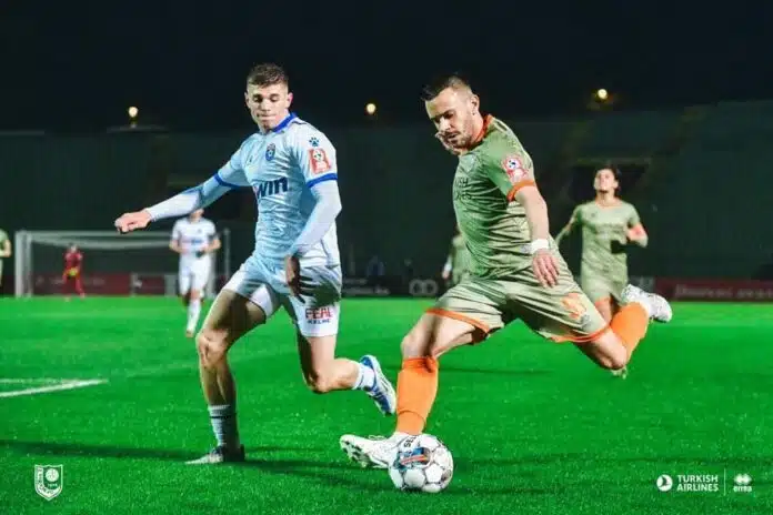 Ucjenjuje Li Mladi Fudbaler Klub Desni Bek Sirokog Brijega Odbio