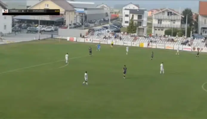 Video Golman Stupcanice Pogodio Sa 90 Metara Sudija Ponistio Gol