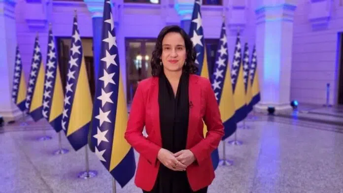 Benjamina Karic Objavila Fotografiju Manijaka I Porucila Volim Te Zeljo