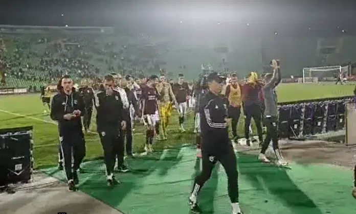 Video Pogledajte Kako Je Istocna Tribina Pozdravila Fudbalere Sarajeva Nakon