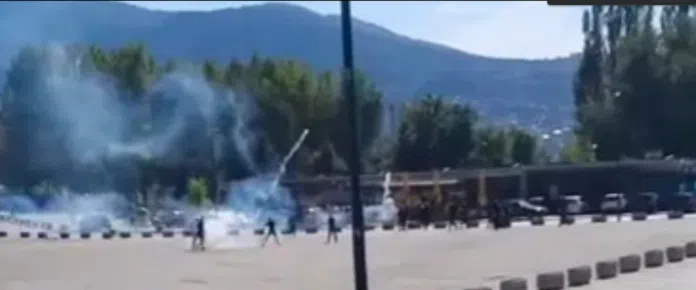 (VIDEO) Pojavio se kratki snimak današnjeg sukoba navijača Sarajeva i Video Pojavio Se Kratki Snimak Danasnjeg Sukoba Navijaca Sarajeva I