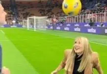 Dileta pokupila aplauze na velikom derbiju: Evo šta je prelepa novinarka radila (VIDEO) Dileta Pokupila Aplauze Na Velikom Derbiju Evo Sta Je Prelepa