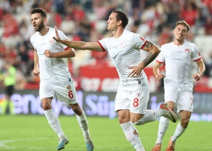 Savo Milosevic U Reprezentaciju Vraca Veznjaka