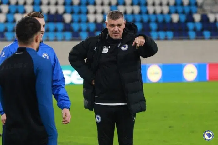 Dvojica Na Tribinama Savo Milosevic Izabrao 23 Igraca Za Vecerasnju