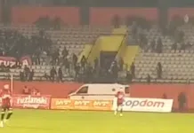 (VIDEO) Neprijatna situacija na Tušnju: Navijaču pozlilo, reagovala i hitna pomoć Video Neprijatna Situacija Na Tusnju Navijacu Pozlilo Reagovala I Hitna