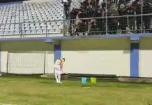 (VIDEO) Kosorić u suzama izašao pred navijače Željezničara i skinuo opremu Video Kosoric U Suzama Izasao Pred Navijace Zeljeznicara I Skinuo