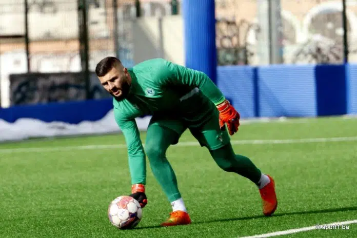 Golman Zeljeznicara Odlazi Na Posudbu A Na Grbavicu Se Vraca