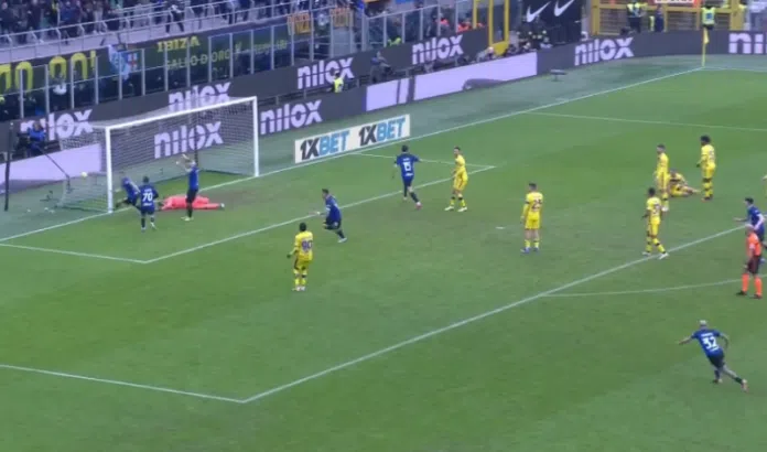 Ludnica U Milanu Lazovic Pocrveneo Inter Se Jedva Izvukao Video