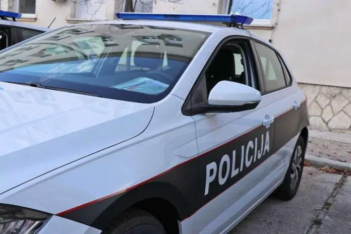 Jedna Osoba Povrijedena Prilikom Akcije Oduzimanja Transparenata U Mostaru