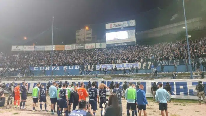 Video Ovako Su Manijaci Pozdravili Igrace Nakon Derbija