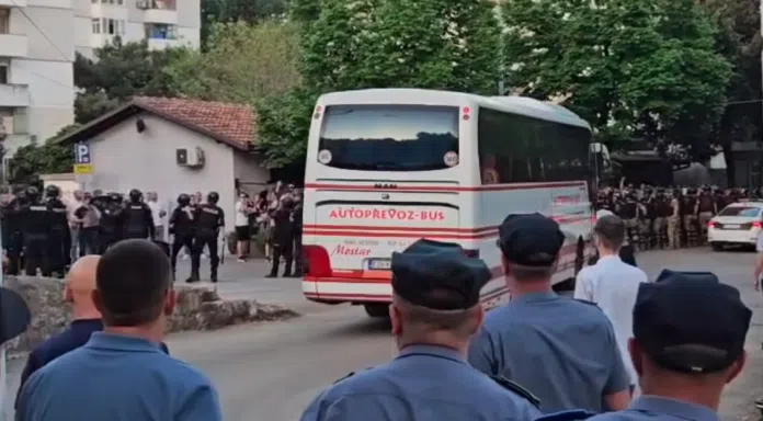 Video Pogledajte Kako Su Igraci Veleza Morali Napustiti Stadion Pod