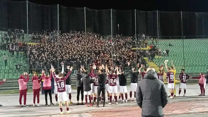 Video Pogledajte Kako Su Navijaci Sarajeva Ispratili Igrace Nakon Remija