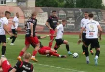 (FOTO) Užas u Tuzli nakon derbija starih rivala: Fudbaleri Čelika napadnuti u blizini stadiona Uzas U Tuzli Nakon Derbija Starih Rivala Fudbaleri Celika