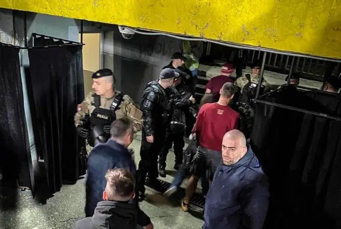 Kabine Ponovo Na Sjevernoj Tribini No Situacija Ce Biti Nesto