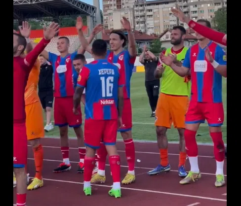 Video Borcevi Igraci Skupa Sa Navijacima Navijali Srpski Sampion Pjevali