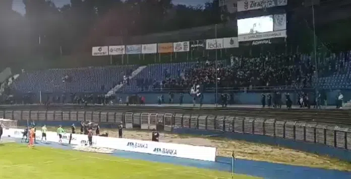 Video Igraci Zeljeznicara Dosli Pred Juznu Tribinu Pogledajte Sta Su